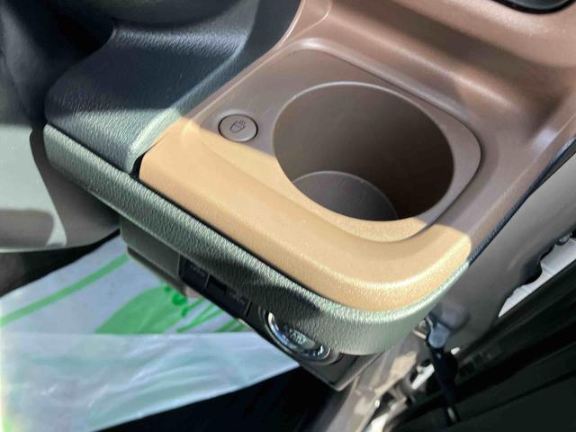 ムーヴキャンバス セオリーＧターボ　２ＷＤ　ＣＶＴ　６６０ｃｃ　ナビ　クルーズコントロール　衝突被害軽減ブレーキ　横滑り防止装置　ＡＢＳ　アイドリングストップ　プッシュボタンスタート　両側電動スライドドア　ホットカップホルダー（50枚目）