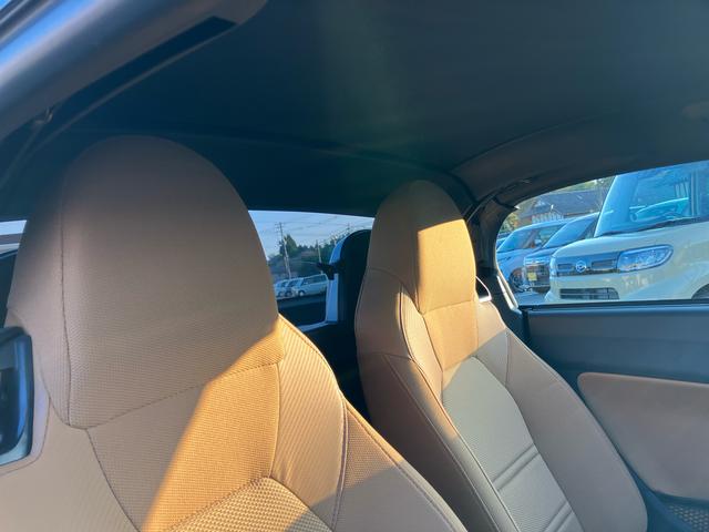 コペン セロ　２ＷＤ　ＣＶＴ　６６０ｃｃ　ターボ　電動開閉ルーフ　社外ナビ　ＥＴＣ車載器　キーフリーシステム　アイドリングストップ　プッシュボタンスタート　シートヒーター　オートエアコン　ＬＥＤヘッドランプ（12枚目）