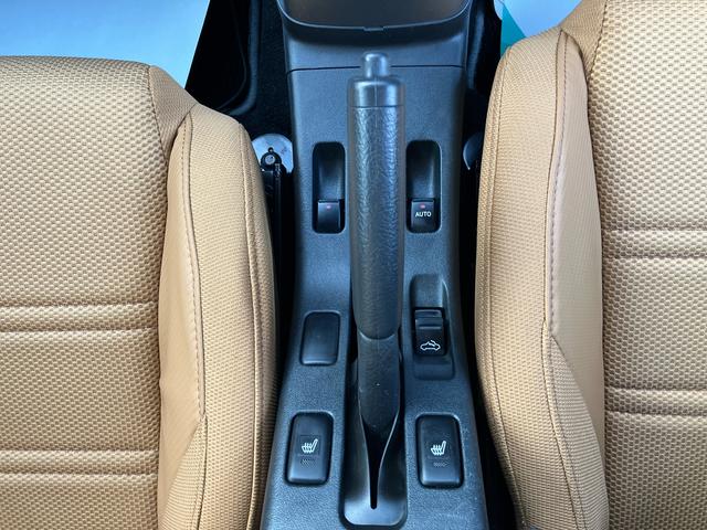 コペン セロ　２ＷＤ　ＣＶＴ　６６０ｃｃ　ターボ　電動開閉ルーフ　社外ナビ　ＥＴＣ車載器　キーフリーシステム　アイドリングストップ　プッシュボタンスタート　シートヒーター　オートエアコン　ＬＥＤヘッドランプ（27枚目）