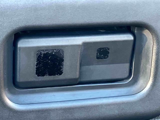 タント カスタムＸ　トップエディションＳＡＩＩ　２ＷＤ　ＣＶＴ　６６０ｃｃ　ナビ　後席モニター　ステアリングスイッチ　衝突被害軽減ブレーキ　横滑り防止装置　ＡＢＳ　アイドリングストップ　プッシュボタンスタート　両側スライドドア　ベンチシート（29枚目）