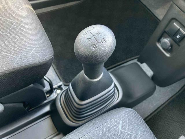 ワゴンＲ ＦＸ　２ＷＤ　フロアシフト５速マニュアル　６６０ｃｃ　デュアルカメラブレーキサポート　ＡＢＳ　運転席・助手席エアバッグ　プッシュボタンスタート　運転席シートヒーター　社外アルミ（11枚目）