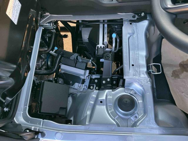 ハイゼットトラック スタンダード　４ＷＤ　ＣＶＴ　６６０ｃｃ　衝突被害軽減ブレーキ　横滑り防止装置　ＡＢＳ　エアバッグ　アイドリングストップ　マニュアルエアコン　パワーステアリング（18枚目）