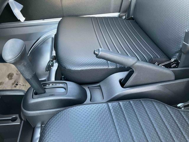 ハイゼットトラック スタンダード　４ＷＤ　ＣＶＴ　６６０ｃｃ　衝突被害軽減ブレーキ　横滑り防止装置　ＡＢＳ　エアバッグ　アイドリングストップ　マニュアルエアコン　パワーステアリング（28枚目）