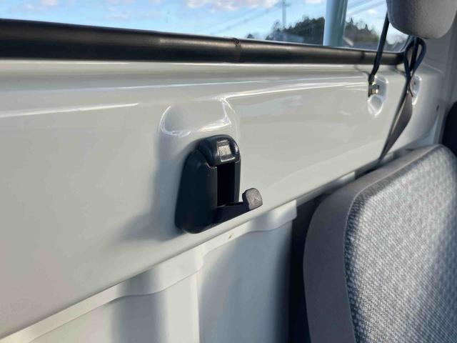 ハイゼットトラック エアコン・パワステ　スペシャル　車検整備付　４ＷＤ　５速マニュアル　６６０ｃｃ　エアコン　パワーステアリング　車検整備付（31枚目）