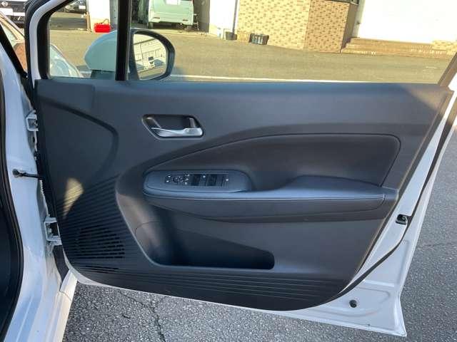 ノート X 衝突軽減 ナビTV バックカメラ LEDライト 障害物センサー 車線逸脱警報 オートマチックハイビーム ドライブレコーダー フルセグTV DVD再生 インテリジェントキー 社外アルミ ワンオーナー(17枚目)