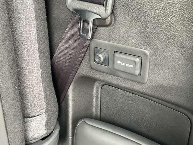 セレナ １．４　ｅ－４ＯＲＣＥ　ハイウェイスターＶ　４ＷＤ　当社試乗車ＵＰ　プロパイロット　メーカーナビ　後席モニター　エマージェンシーブレーキ　アラウンドビューモニター　ＥＴＣ　ドラレコ　両側電動スライドドア　シートヒーター　スマートミラー　障害物センサー（11枚目）