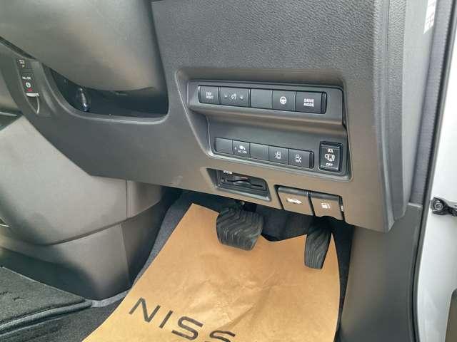 セレナ １．４　ｅ－４ＯＲＣＥ　ハイウェイスターＶ　４ＷＤ　当社試乗車ＵＰ　プロパイロット　メーカーナビ　後席モニター　エマージェンシーブレーキ　アラウンドビューモニター　ＥＴＣ　ドラレコ　両側電動スライドドア　シートヒーター　スマートミラー　障害物センサー（13枚目）