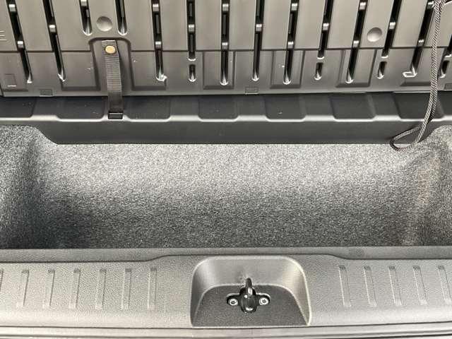 セレナ １．４　ｅ－４ＯＲＣＥ　ハイウェイスターＶ　４ＷＤ　当社試乗車ＵＰ　プロパイロット　メーカーナビ　後席モニター　エマージェンシーブレーキ　アラウンドビューモニター　ＥＴＣ　ドラレコ　両側電動スライドドア　シートヒーター　スマートミラー　障害物センサー（25枚目）