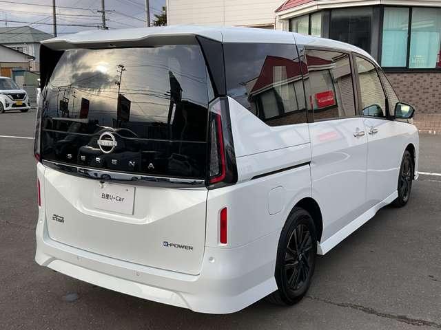 セレナ １．４　ｅ－ＰＯＷＥＲ　ハイウェイスターＶ　９０周年記念車　当社試乗車ＵＰ　プロパイロット　メーカーナビ　後席モニター　エマージェンシーブレーキ　アラウンドビューモニター　ＥＴＣ　ドラレコ　両側電動スライドドア　シートヒーター　スマートミラー　障害物センサー（3枚目）