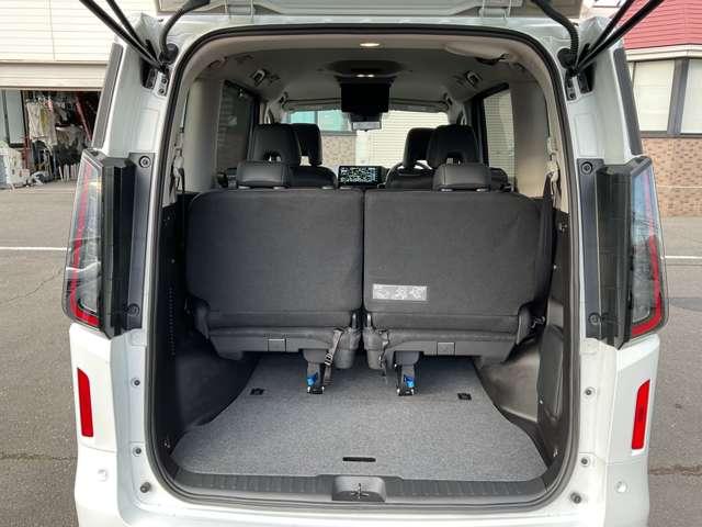 セレナ １．４　ｅ－ＰＯＷＥＲ　ハイウェイスターＶ　９０周年記念車　当社試乗車ＵＰ　プロパイロット　メーカーナビ　後席モニター　エマージェンシーブレーキ　アラウンドビューモニター　ＥＴＣ　ドラレコ　両側電動スライドドア　シートヒーター　スマートミラー　障害物センサー（10枚目）