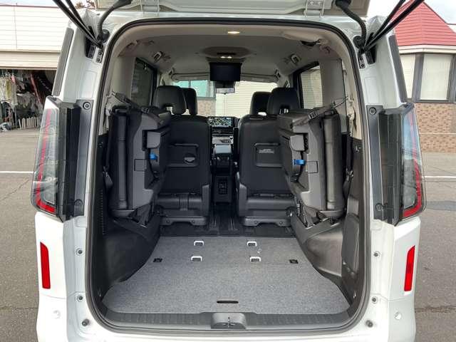 セレナ １．４　ｅ－ＰＯＷＥＲ　ハイウェイスターＶ　９０周年記念車　当社試乗車ＵＰ　プロパイロット　メーカーナビ　後席モニター　エマージェンシーブレーキ　アラウンドビューモニター　ＥＴＣ　ドラレコ　両側電動スライドドア　シートヒーター　スマートミラー　障害物センサー（11枚目）