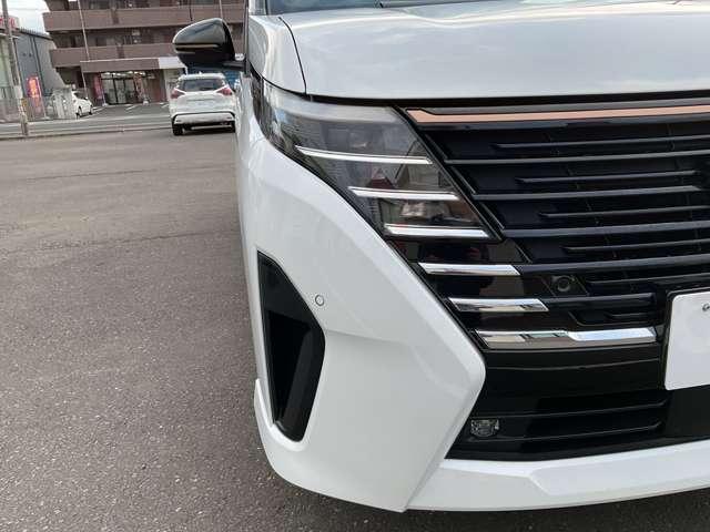 セレナ １．４　ｅ－ＰＯＷＥＲ　ハイウェイスターＶ　９０周年記念車　当社試乗車ＵＰ　プロパイロット　メーカーナビ　後席モニター　エマージェンシーブレーキ　アラウンドビューモニター　ＥＴＣ　ドラレコ　両側電動スライドドア　シートヒーター　スマートミラー　障害物センサー（22枚目）