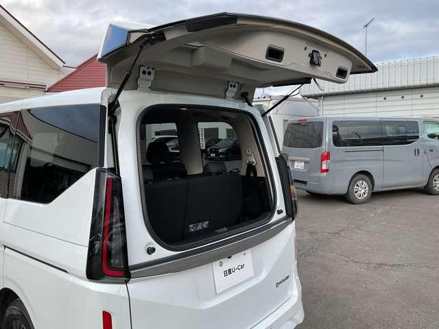 セレナ １．４　ｅ－ＰＯＷＥＲ　ハイウェイスターＶ　９０周年記念車　当社試乗車ＵＰ　プロパイロット　メーカーナビ　後席モニター　エマージェンシーブレーキ　アラウンドビューモニター　ＥＴＣ　ドラレコ　両側電動スライドドア　シートヒーター　スマートミラー　障害物センサー（23枚目）