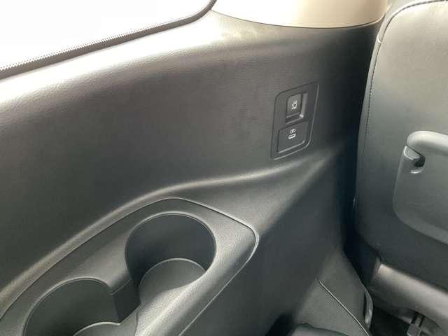 セレナ １．４　ｅ－ＰＯＷＥＲ　ハイウェイスターＶ　９０周年記念車　当社試乗車ＵＰ　プロパイロット　メーカーナビ　後席モニター　エマージェンシーブレーキ　アラウンドビューモニター　ＥＴＣ　ドラレコ　両側電動スライドドア　シートヒーター　スマートミラー　障害物センサー（24枚目）