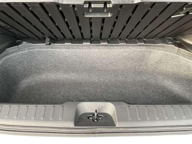 セレナ １．４　ｅ－ＰＯＷＥＲ　ハイウェイスターＶ　９０周年記念車　当社試乗車ＵＰ　プロパイロット　メーカーナビ　後席モニター　エマージェンシーブレーキ　アラウンドビューモニター　ＥＴＣ　ドラレコ　両側電動スライドドア　シートヒーター　スマートミラー　障害物センサー（25枚目）