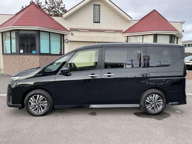 セレナ １．４　ｅ－ＰＯＷＥＲ　ハイウェイスターＶ　当社試乗車ＵＰ　プロパイロット　メーカーナビ　後席モニター　エマージェンシーブレーキ　アラウンドビューモニター　ＥＴＣ　ドラレコ　両側電動スライドドア　シートヒーター　スマートミラー　障害物センサー（2枚目）