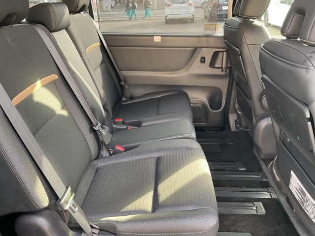 セレナ １．４　ｅ－ＰＯＷＥＲ　ハイウェイスターＶ　当社試乗車ＵＰ　プロパイロット　メーカーナビ　後席モニター　エマージェンシーブレーキ　アラウンドビューモニター　ＥＴＣ　ドラレコ　両側電動スライドドア　シートヒーター　スマートミラー　障害物センサー（5枚目）