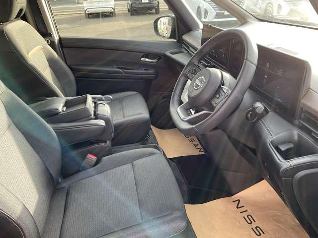 セレナ １．４　ｅ－ＰＯＷＥＲ　ハイウェイスターＶ　当社試乗車ＵＰ　プロパイロット　メーカーナビ　後席モニター　エマージェンシーブレーキ　アラウンドビューモニター　ＥＴＣ　ドラレコ　両側電動スライドドア　シートヒーター　スマートミラー　障害物センサー（11枚目）