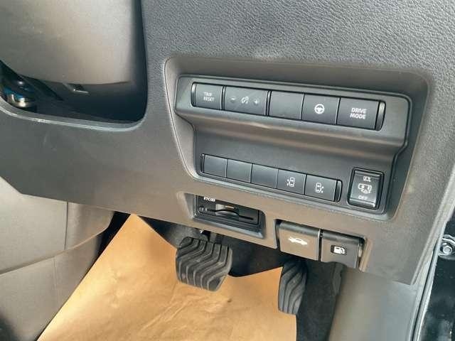 セレナ １．４　ｅ－ＰＯＷＥＲ　ハイウェイスターＶ　当社試乗車ＵＰ　プロパイロット　メーカーナビ　後席モニター　エマージェンシーブレーキ　アラウンドビューモニター　ＥＴＣ　ドラレコ　両側電動スライドドア　シートヒーター　スマートミラー　障害物センサー（13枚目）