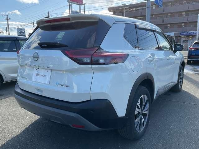 エクストレイル １．５　Ｘ　ｅ－４ＯＲＣＥ　４ＷＤ　プロパイロット　メーカーナビ　３６０°モニタ－　障害物センサー　車線逸脱警報　スマートルームミラー　シートヒーター　ＥＴＣ　フルセグＴＶ　インテリキー　電動シート　ＬＥＤライト　ワンオーナー　アルミ（3枚目）