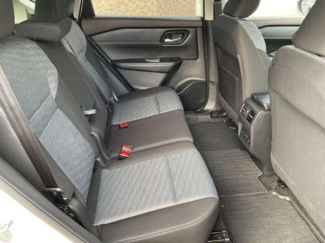 エクストレイル １．５　Ｘ　ｅ－４ＯＲＣＥ　４ＷＤ　プロパイロット　メーカーナビ　３６０°モニタ－　障害物センサー　車線逸脱警報　スマートルームミラー　シートヒーター　ＥＴＣ　フルセグＴＶ　インテリキー　電動シート　ＬＥＤライト　ワンオーナー　アルミ（5枚目）