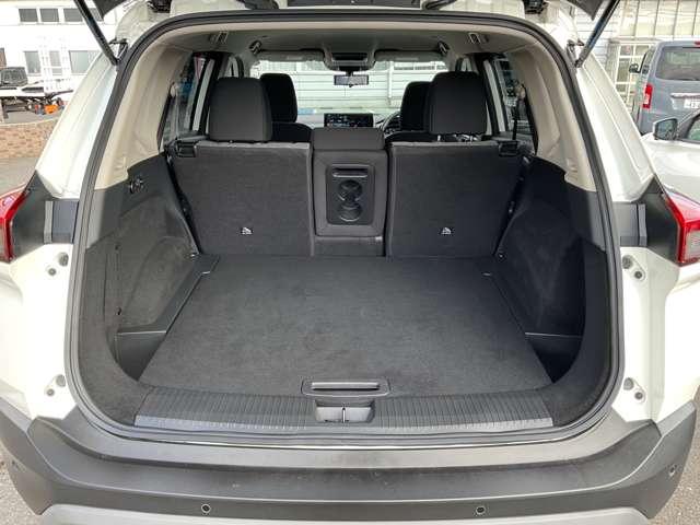 エクストレイル １．５　Ｘ　ｅ－４ＯＲＣＥ　４ＷＤ　プロパイロット　メーカーナビ　３６０°モニタ－　障害物センサー　車線逸脱警報　スマートルームミラー　シートヒーター　ＥＴＣ　フルセグＴＶ　インテリキー　電動シート　ＬＥＤライト　ワンオーナー　アルミ（8枚目）