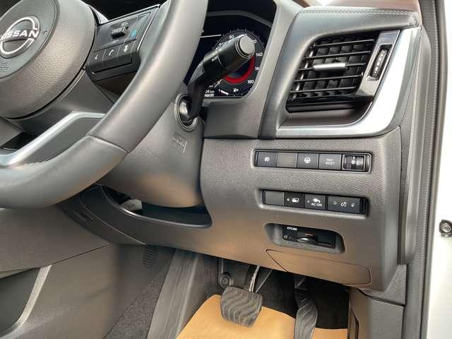 エクストレイル １．５　Ｘ　ｅ－４ＯＲＣＥ　４ＷＤ　プロパイロット　メーカーナビ　３６０°モニタ－　障害物センサー　車線逸脱警報　スマートルームミラー　シートヒーター　ＥＴＣ　フルセグＴＶ　インテリキー　電動シート　ＬＥＤライト　ワンオーナー　アルミ（11枚目）