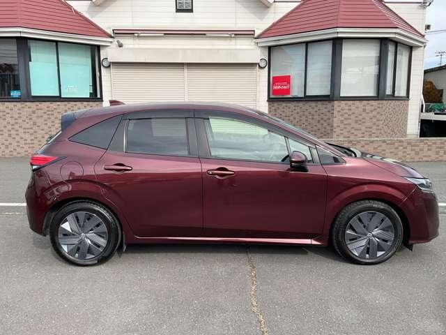 ノート １．２　Ｘ　エアリーグレー　エディション　プロパイロット　メーカーナビ　３６０°モニタ－　障害物センサー　車線逸脱警報　オートマチックハイビーム　シートヒーター　フルセグＴＶ　ＥＴＣ　インテリキー　ＬＥＤライト　オートエアコン　スマートミラー（2枚目）