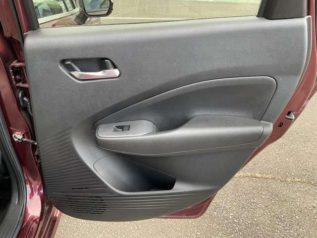 ノート １．２　Ｘ　エアリーグレー　エディション　プロパイロット　メーカーナビ　３６０°モニタ－　障害物センサー　車線逸脱警報　オートマチックハイビーム　シートヒーター　フルセグＴＶ　ＥＴＣ　インテリキー　ＬＥＤライト　オートエアコン　スマートミラー（20枚目）