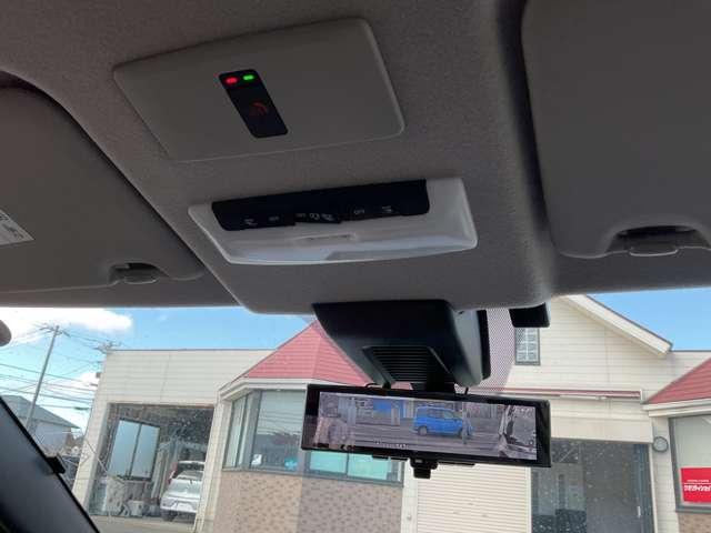 �y�C���e���W�F���g�@���[���~���[�z����̃J�����f�����~���[�ʂɉf���o���āB�N���A�Ȍ�����E���m�ۂ��܂��B