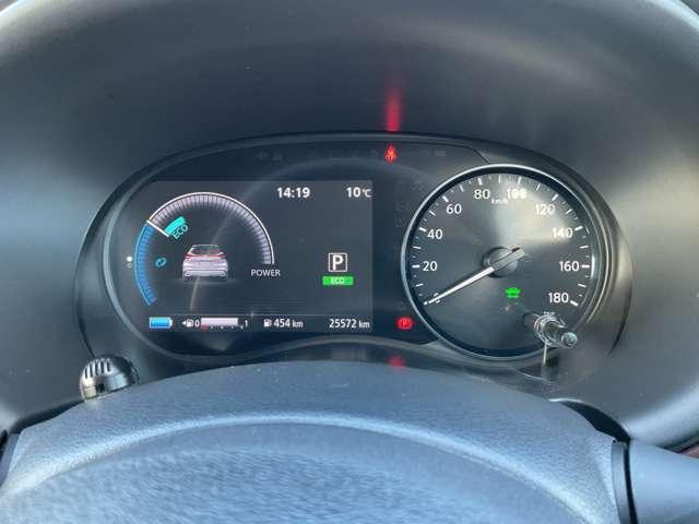 �X�s�[�h���[�^�[�̍����ɂ̓V�X�e���\���̃��j�^�[������܂��B