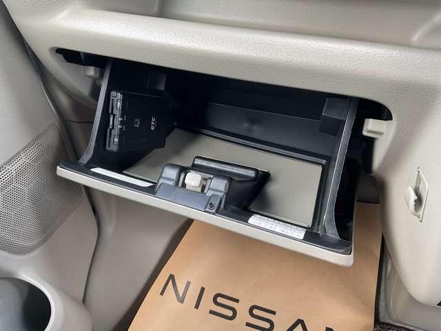 NV100クリッパーリオ 660 G ハイルーフ 4WD 衝突軽減 ナビ ワンオーナー ETC ドラレコ 障害物センサー 車線逸脱警報 オートマチックハイビーム シートヒーター フルセグTV DVD再生 インテリキ- 両側電動スライド キセノンライト アルミ(17枚目)