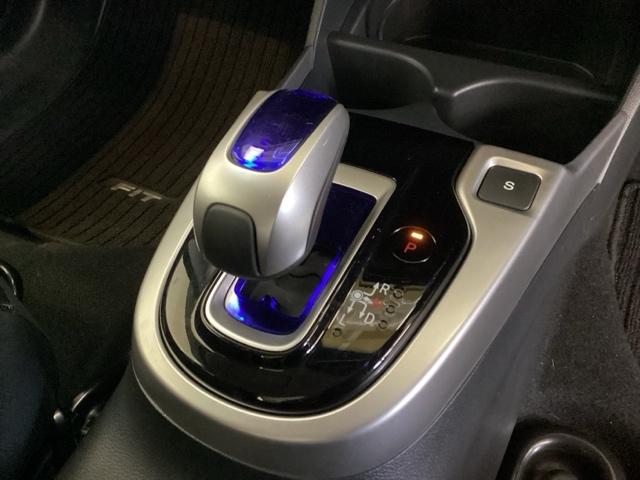 フィットハイブリッド Ｌパッケージ　光触媒抗菌消臭施工済　ナビ　ＥＴＣ　ＥＣＯモード　運転席エアバッグ　両席エアバック　スマートキー　ＬＥＤライト　１セグＴＶ　キーフリ　オートクルーズ付　ＤＶＤ　セキュリティ　横滑防止装置　ＡＢＳ（6枚目）