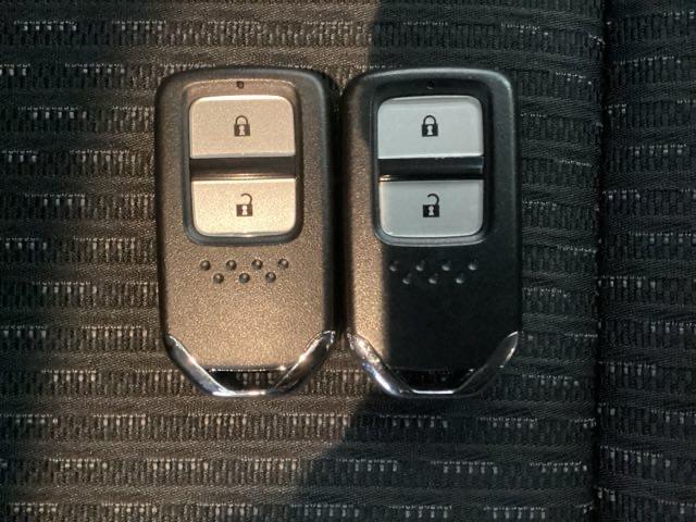 フィットハイブリッド Ｌパッケージ　光触媒抗菌消臭施工済　ナビ　ＥＴＣ　ＥＣＯモード　運転席エアバッグ　両席エアバック　スマートキー　ＬＥＤライト　１セグＴＶ　キーフリ　オートクルーズ付　ＤＶＤ　セキュリティ　横滑防止装置　ＡＢＳ（10枚目）