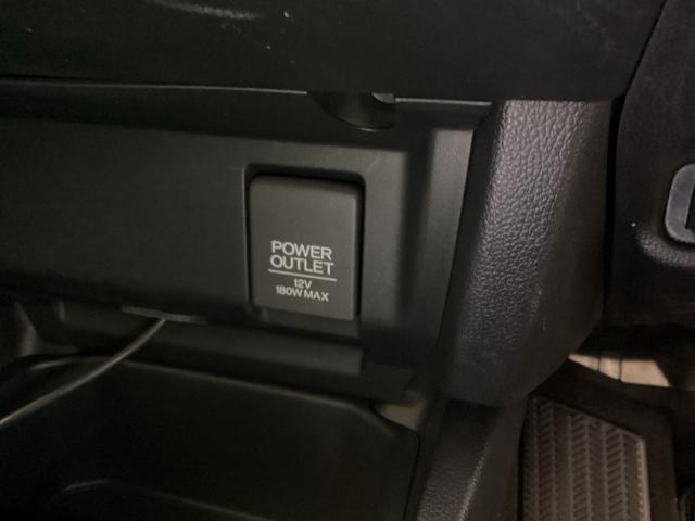 フィットハイブリッド Ｌパッケージ　光触媒抗菌消臭施工済　ナビ　ＥＴＣ　ＥＣＯモード　運転席エアバッグ　両席エアバック　スマートキー　ＬＥＤライト　１セグＴＶ　キーフリ　オートクルーズ付　ＤＶＤ　セキュリティ　横滑防止装置　ＡＢＳ（13枚目）