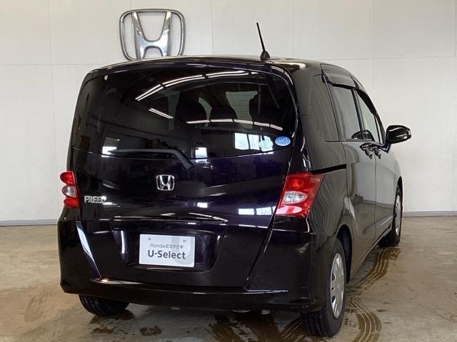 フリード Ｇジャストセレクション　光触媒抗菌消臭施工済　ナビ　ＥＴＣ　３列シ－ト　運転席助手席エアバック　両側スライド片側電動　ＤＶＤ再生　パワーウィンド　ＡＵＴＯエアコン　パワーステアリング　エアバック　ウォークスルー（2枚目）