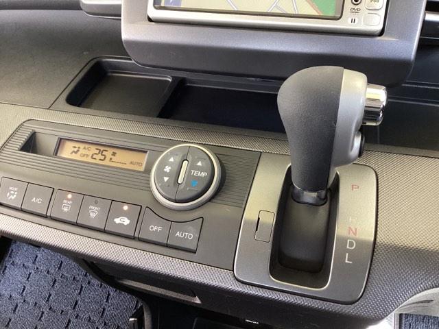 フリード Ｇジャストセレクション　光触媒抗菌消臭施工済　ナビ　ＥＴＣ　３列シ－ト　運転席助手席エアバック　両側スライド片側電動　ＤＶＤ再生　パワーウィンド　ＡＵＴＯエアコン　パワーステアリング　エアバック　ウォークスルー（6枚目）