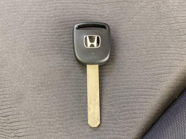 フリード Ｇジャストセレクション　光触媒抗菌消臭施工済　ナビ　ＥＴＣ　３列シ－ト　運転席助手席エアバック　両側スライド片側電動　ＤＶＤ再生　パワーウィンド　ＡＵＴＯエアコン　パワーステアリング　エアバック　ウォークスルー（9枚目）