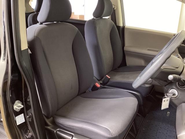 フリード Ｇジャストセレクション　光触媒抗菌消臭施工済　ナビ　ＥＴＣ　３列シ－ト　運転席助手席エアバック　両側スライド片側電動　ＤＶＤ再生　パワーウィンド　ＡＵＴＯエアコン　パワーステアリング　エアバック　ウォークスルー（12枚目）