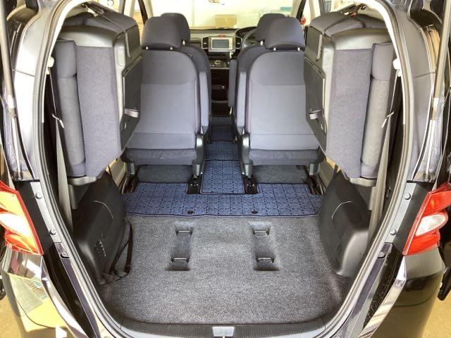 フリード Ｇジャストセレクション　光触媒抗菌消臭施工済　ナビ　ＥＴＣ　３列シ－ト　運転席助手席エアバック　両側スライド片側電動　ＤＶＤ再生　パワーウィンド　ＡＵＴＯエアコン　パワーステアリング　エアバック　ウォークスルー（16枚目）