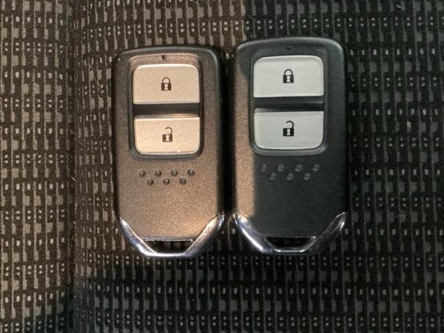 フィット １３Ｇ・Ｆパッケージ　光触媒抗菌消臭施工済　ＣＤチューナー付き　ＶＳＡ　盗難警報装置　スマ－トキ－　エアコン　キーレス　パワーステアリング　パワーウィンドウ　ＡＢＳ　４ＷＤ　エアバッグ　ＥＣＯＮモード（10枚目）