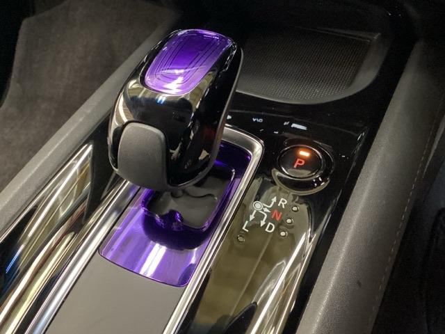 ヴェゼル ハイブリッドＺ・ホンダセンシング　ナビ　シートヒーター　ＭＴモード　ＥＴＣ　横滑り防止機能　Ｒカメラ　ＬＥＤランプ　シ－トヒ－タ－　ＵＳＢ接続　スマ－トキ－　ＡＣ　サイドエアバック　クルコン　４ＷＤ車　ＡＢＳ　盗難防止装置　ＤＶＤ（6枚目）