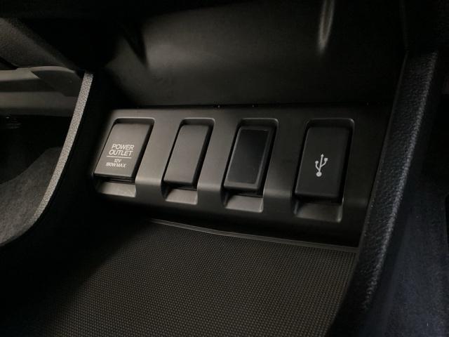 ヴェゼル ハイブリッドＺ・ホンダセンシング　ナビ　シートヒーター　ＭＴモード　ＥＴＣ　横滑り防止機能　Ｒカメラ　ＬＥＤランプ　シ－トヒ－タ－　ＵＳＢ接続　スマ－トキ－　ＡＣ　サイドエアバック　クルコン　４ＷＤ車　ＡＢＳ　盗難防止装置　ＤＶＤ（16枚目）