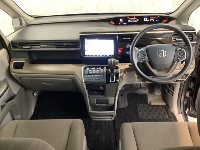 ステップワゴン G・EXホンダセンシング いまコレ+新品・フロアカーペットマット付 光触媒抗菌消臭施工済 USB リアオートエアコン オートクルーズコントロール ETC スマートキー ターボ 3列シート 4WD フルセグ ドラレコ リアカメラ(7枚目)