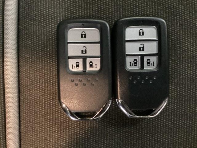 ステップワゴン G・EXホンダセンシング いまコレ+新品・フロアカーペットマット付 光触媒抗菌消臭施工済 USB リアオートエアコン オートクルーズコントロール ETC スマートキー ターボ 3列シート 4WD フルセグ ドラレコ リアカメラ(16枚目)