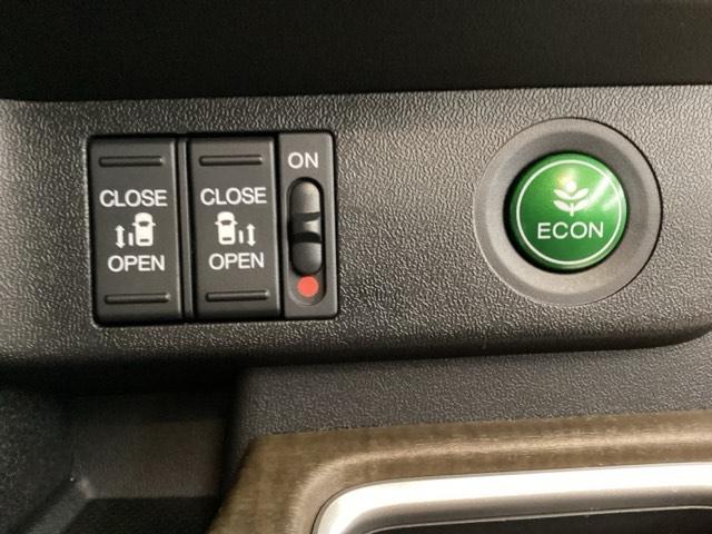 ステップワゴン G・EXホンダセンシング いまコレ+新品・フロアカーペットマット付 光触媒抗菌消臭施工済 USB リアオートエアコン オートクルーズコントロール ETC スマートキー ターボ 3列シート 4WD フルセグ ドラレコ リアカメラ(17枚目)