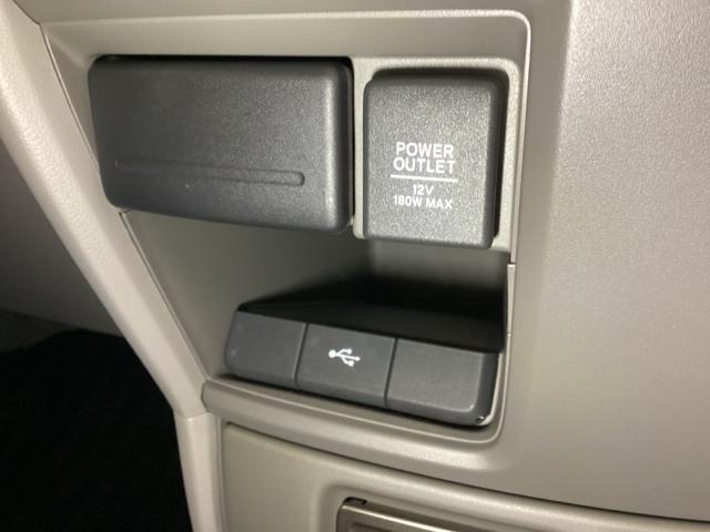 ステップワゴン G・EXホンダセンシング いまコレ+新品・フロアカーペットマット付 光触媒抗菌消臭施工済 USB リアオートエアコン オートクルーズコントロール ETC スマートキー ターボ 3列シート 4WD フルセグ ドラレコ リアカメラ(21枚目)