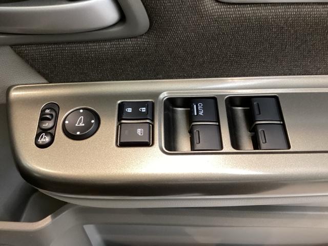 ステップワゴン G・EXホンダセンシング いまコレ+新品・フロアカーペットマット付 光触媒抗菌消臭施工済 USB リアオートエアコン オートクルーズコントロール ETC スマートキー ターボ 3列シート 4WD フルセグ ドラレコ リアカメラ(23枚目)