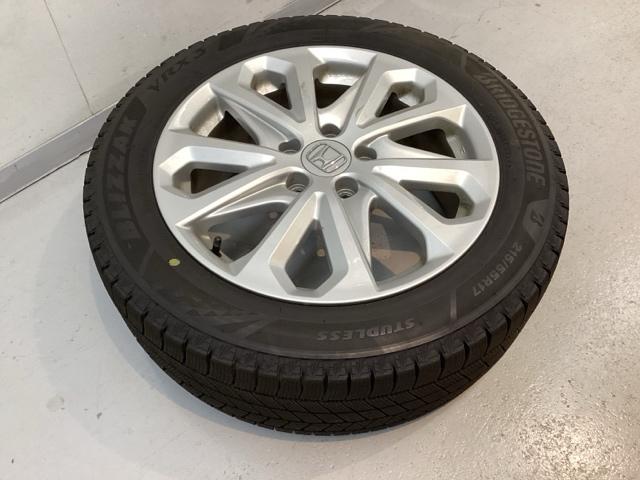 WR-V Z+ 中古スタッドレスタイヤ、純正メモリーナビ、ドライブレコーダー前後装着+ETC付 当社デモカー クリソナ 追突軽減ブレーキ フルセグテレビ サイドエアバッグ USB 盗難防止システム 運転席エアバッグ(3枚目)