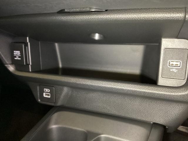 WR-V Z+ 中古スタッドレスタイヤ、純正メモリーナビ、ドライブレコーダー前後装着+ETC付 当社デモカー クリソナ 追突軽減ブレーキ フルセグテレビ サイドエアバッグ USB 盗難防止システム 運転席エアバッグ(13枚目)